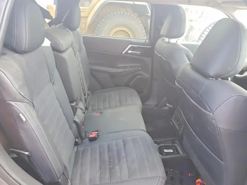 2024 MITSUBISHI OUTLANDER SE  