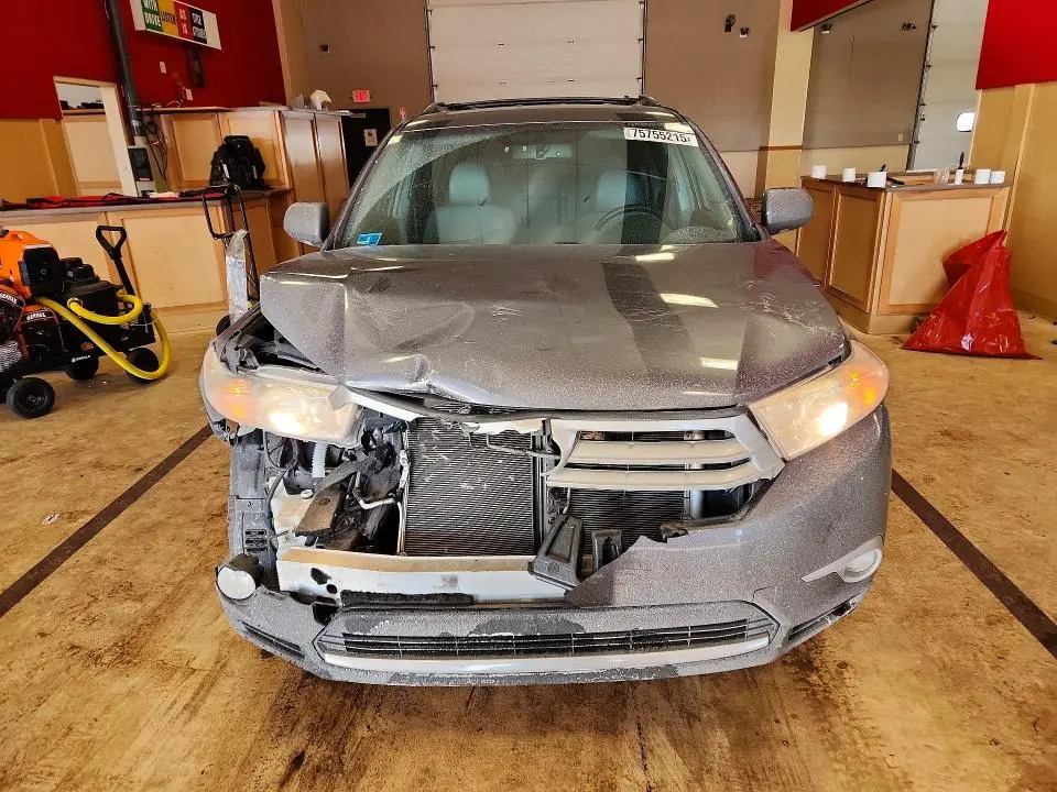 2013 TOYOTA HIGHLANDER LIMITED  