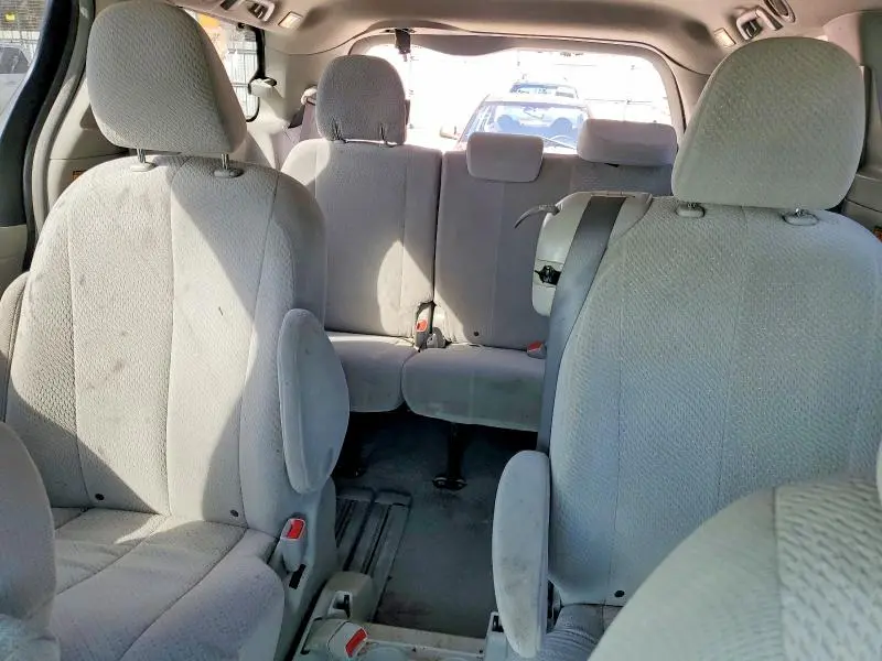 2011 TOYOTA SIENNA   