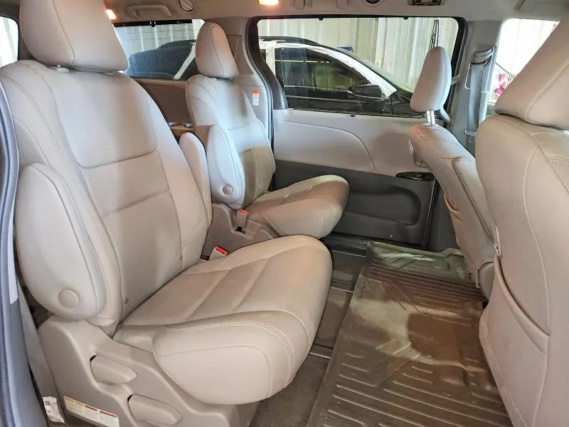2018 TOYOTA SIENNA XLE 7-PASSENGER  