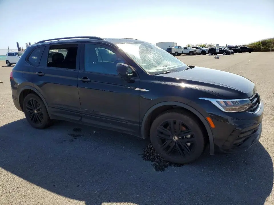 2022 VOLKSWAGEN TIGUAN SE R-LINE BLACK  