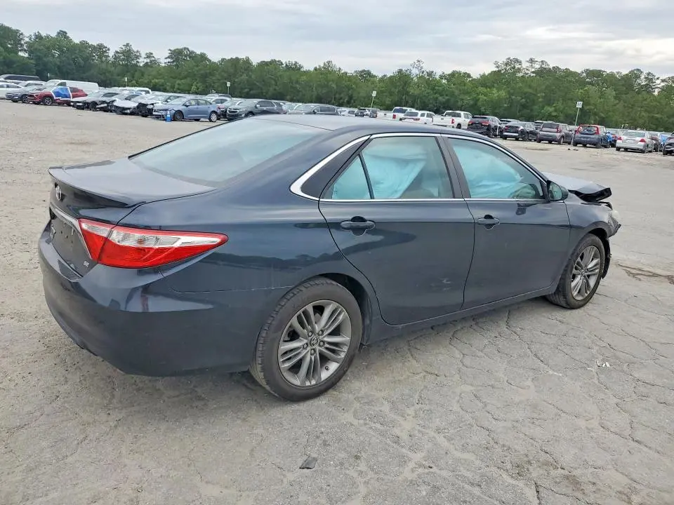 2015 TOYOTA CAMRY SE  