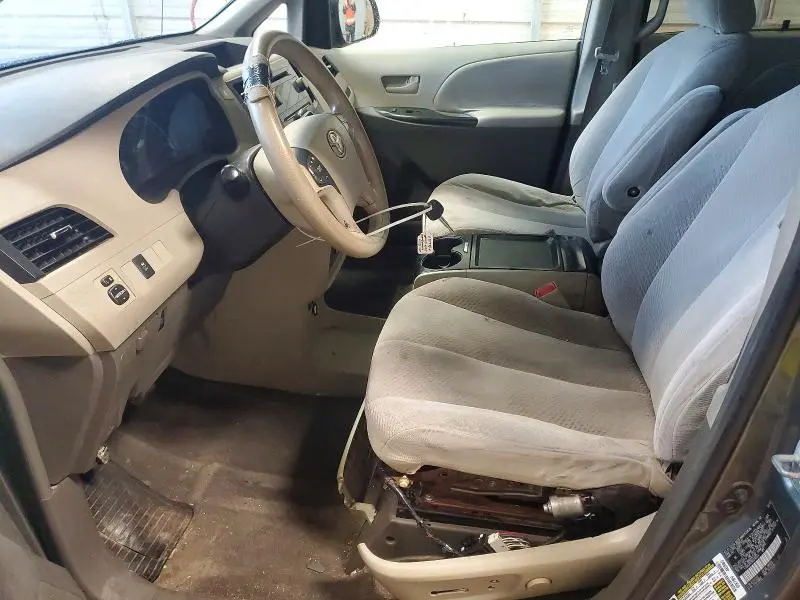 2011 TOYOTA SIENNA LE 8-PASSENGER  