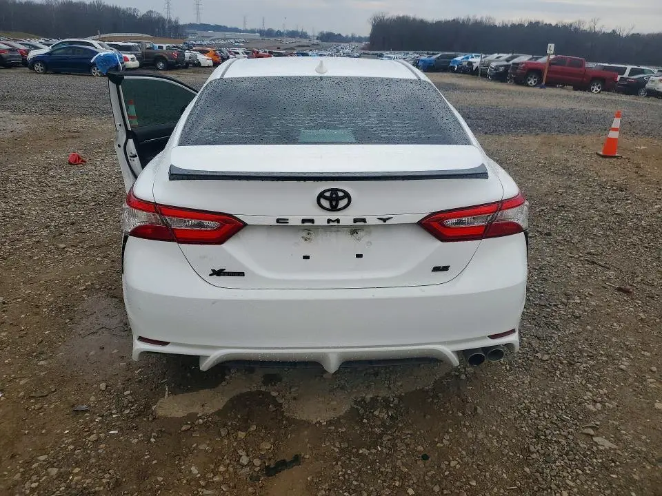 2020 TOYOTA CAMRY SE  