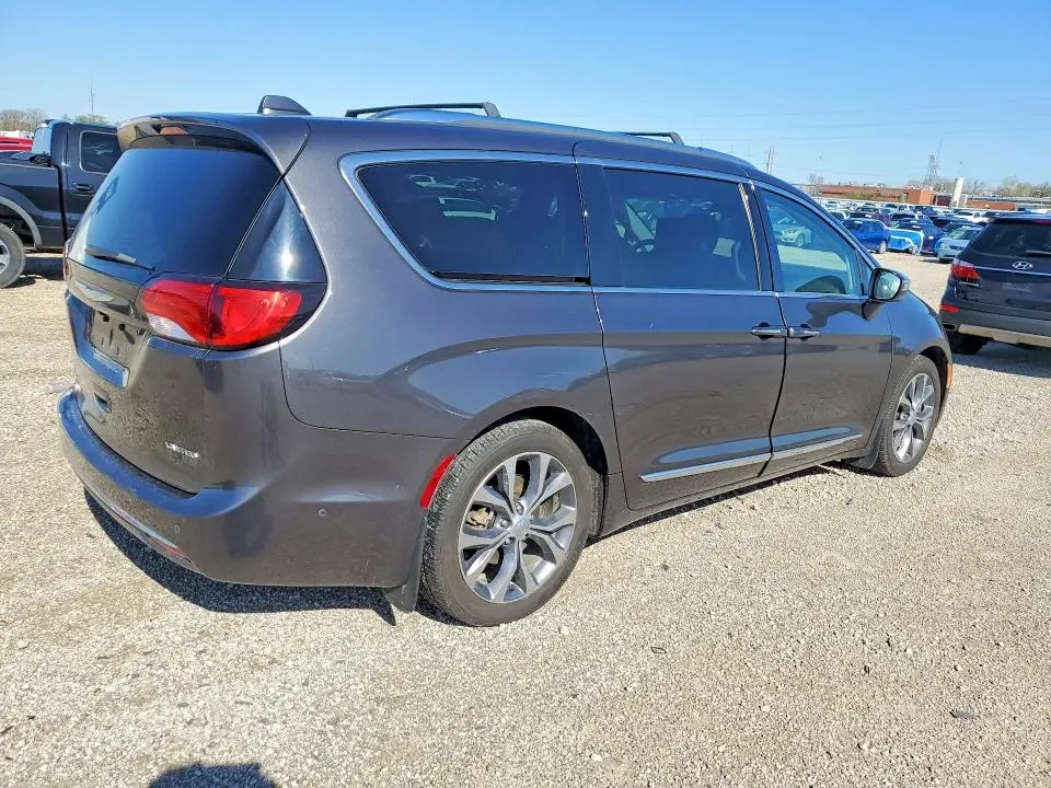 2017 CHRYSLER PACIFICA LIMITED  