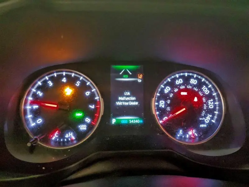 2021 TOYOTA RAV4 XLE  