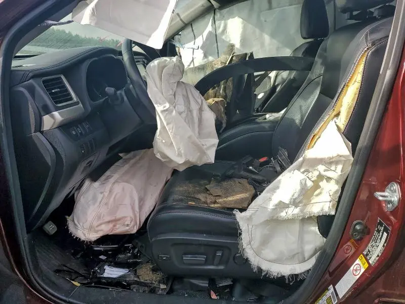 2017 TOYOTA HIGHLANDER SE  