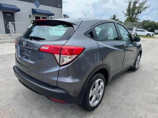 2022 HONDA HR-V LX  