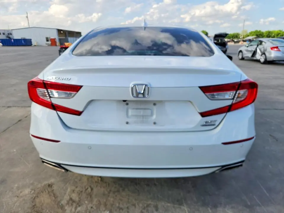 2020 HONDA ACCORD TOURING  