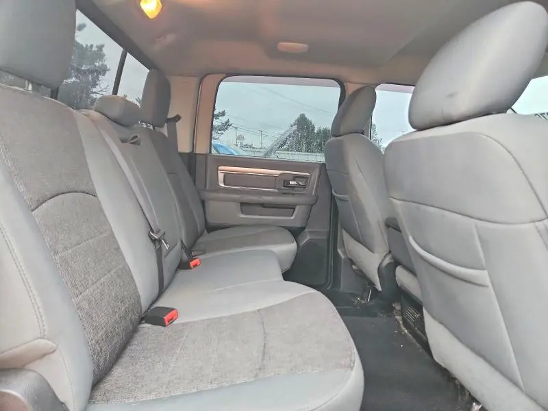2016 RAM 1500 SLT  