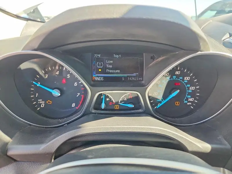 2015 FORD ESCAPE SE  