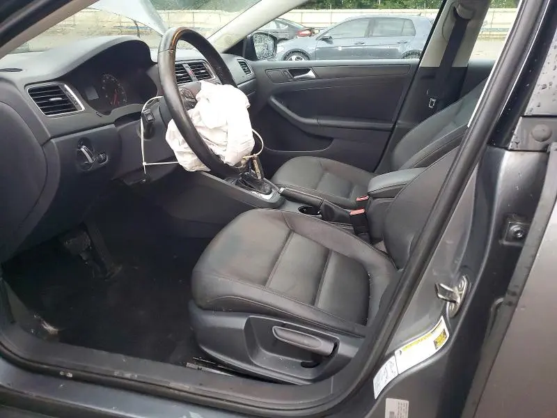2011 VOLKSWAGEN JETTA SE  