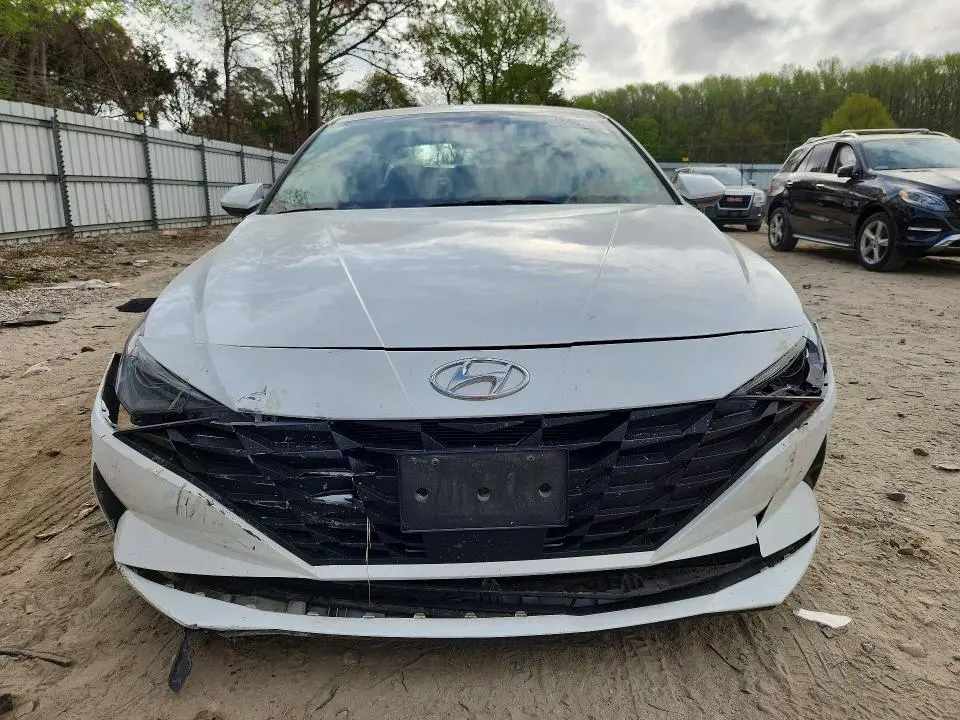 2021 HYUNDAI ELANTRA SEL  
