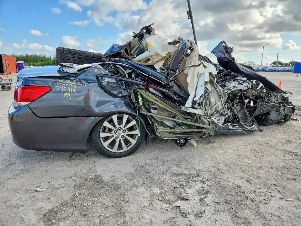 2011 TOYOTA AVALON LIMITED  
