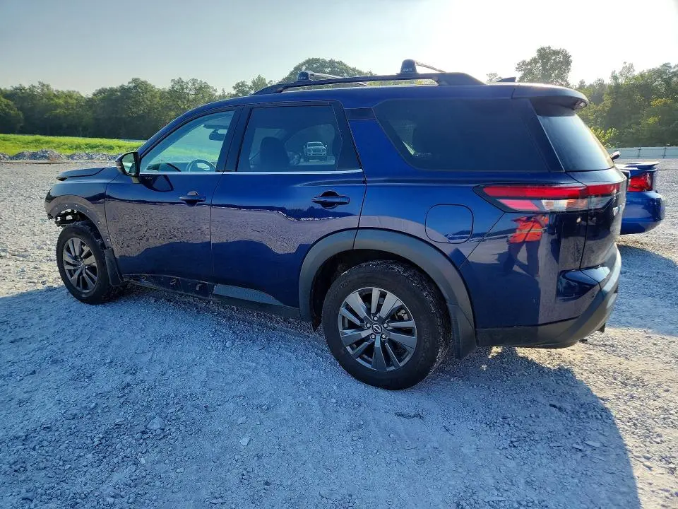 2022 NISSAN PATHFINDER SV  