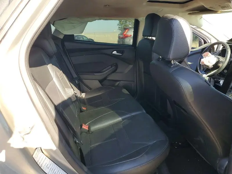 2015 FORD FOCUS SE  