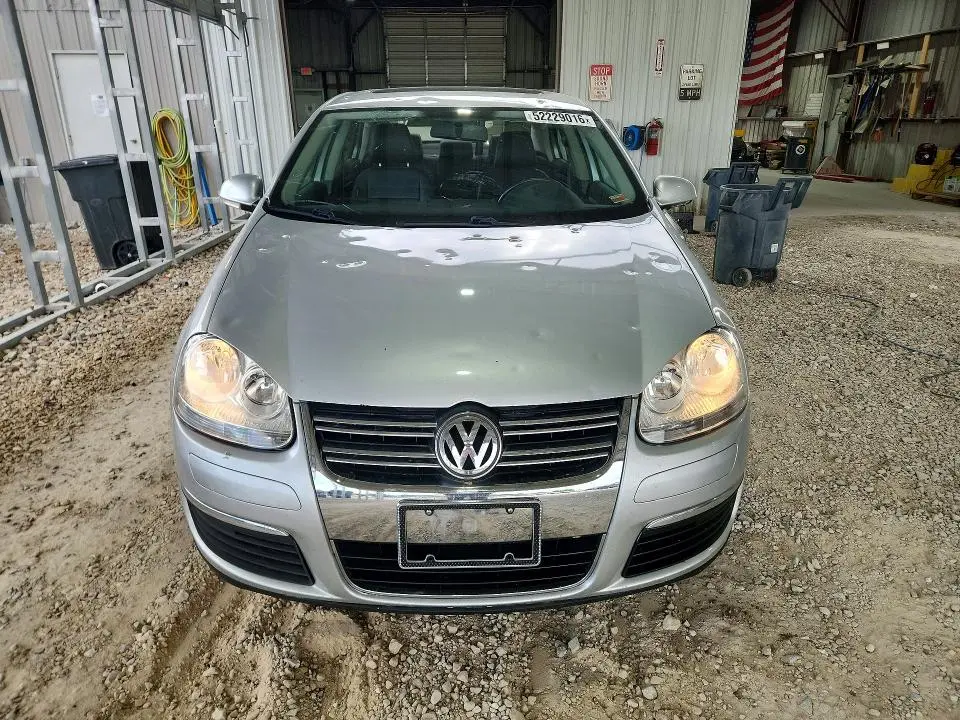 2010 VOLKSWAGEN JETTA SE  