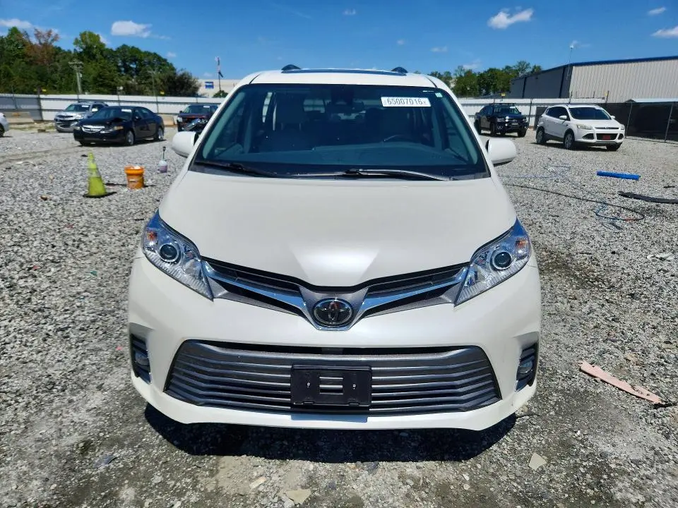 2018 TOYOTA SIENNA   