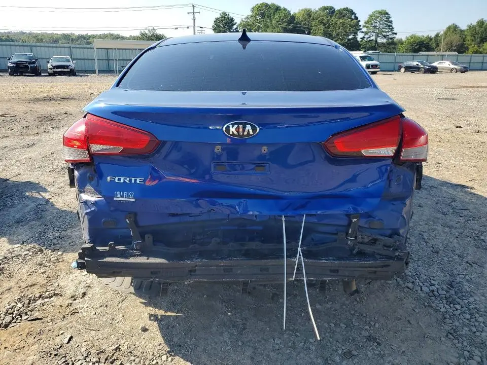 2017 KIA FORTE LX  