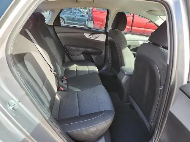 2023 KIA FORTE LX  