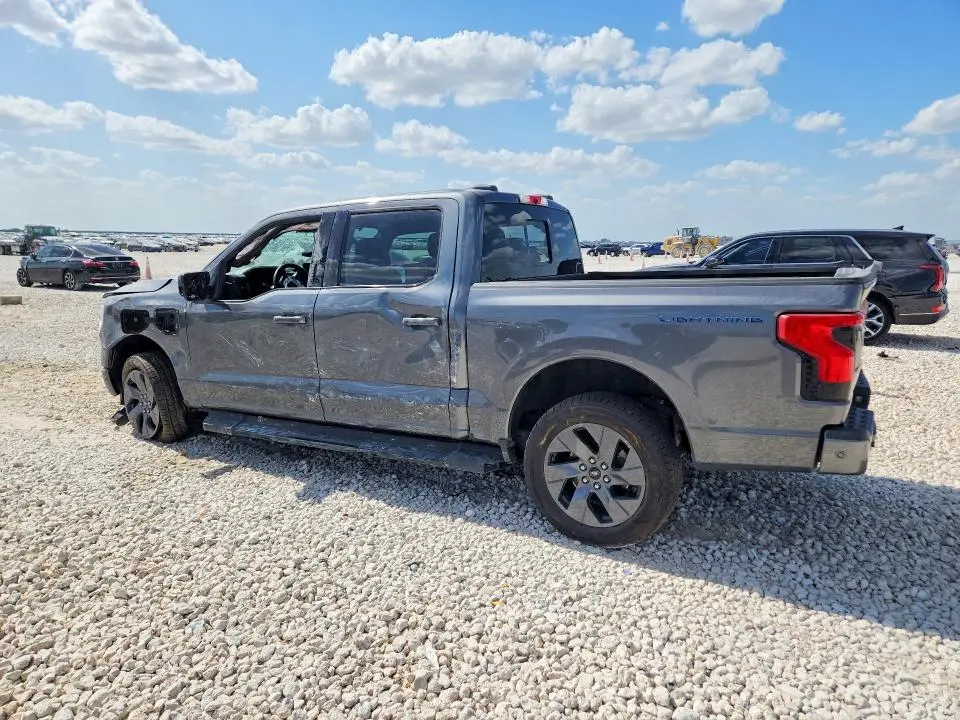 2022 FORD F150 LIGHTNING PRO  
