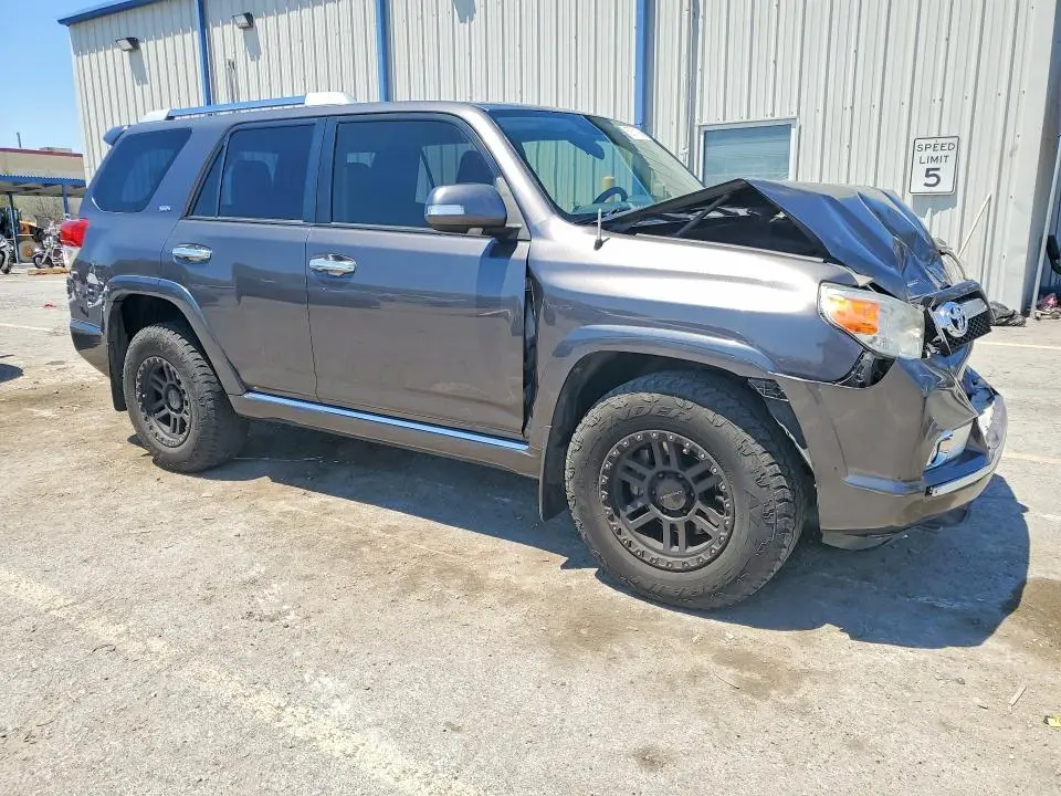 2013 TOYOTA 4RUNNER SR5  