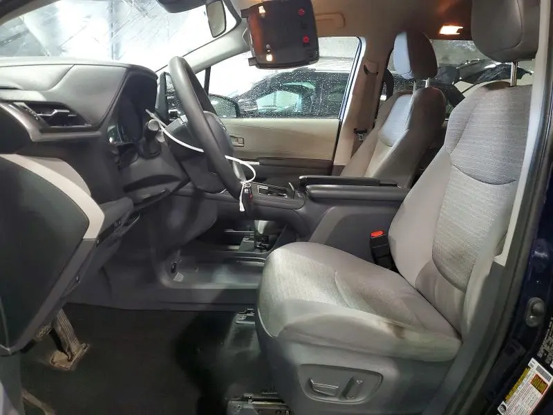 2021 TOYOTA SIENNA LE  