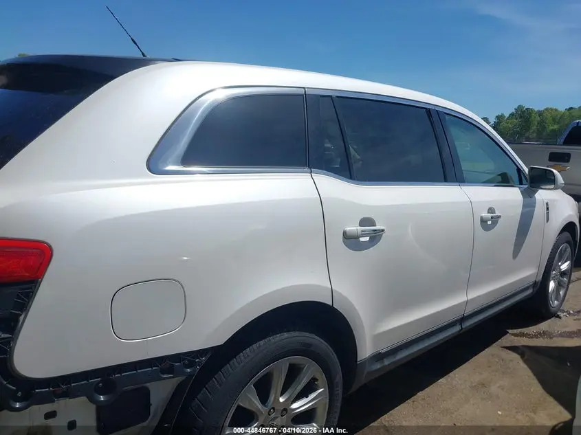2013 LINCOLN MKT  