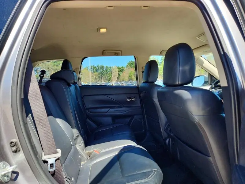 2019 MITSUBISHI OUTLANDER SE  