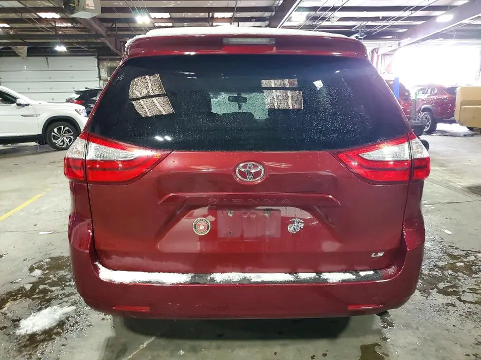 2015 TOYOTA SIENNA LE 8-PASSENGER  