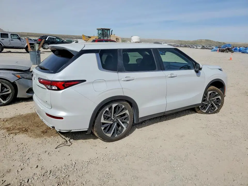 2022 MITSUBISHI OUTLANDER SE  