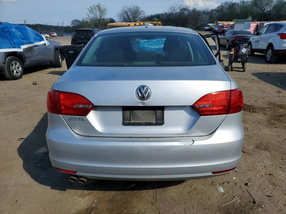 2011 VOLKSWAGEN JETTA BASE  