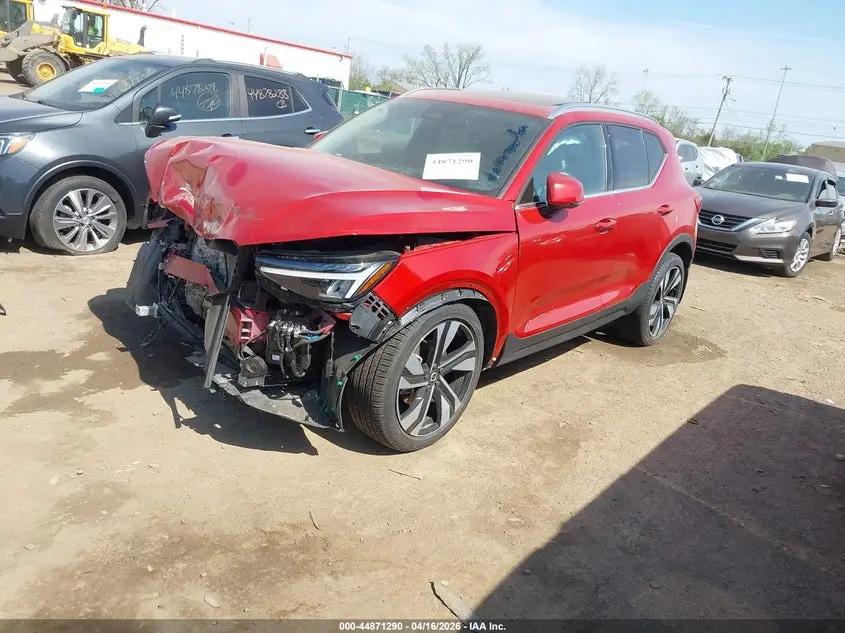 2024 VOLVO XC40 B5 PLUS BRIGHT THEME