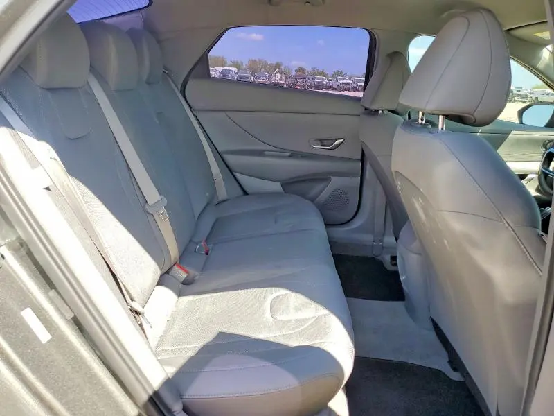 2024 HYUNDAI ELANTRA SE  