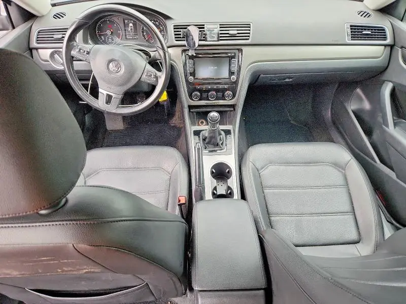 2015 VOLKSWAGEN PASSAT SE  