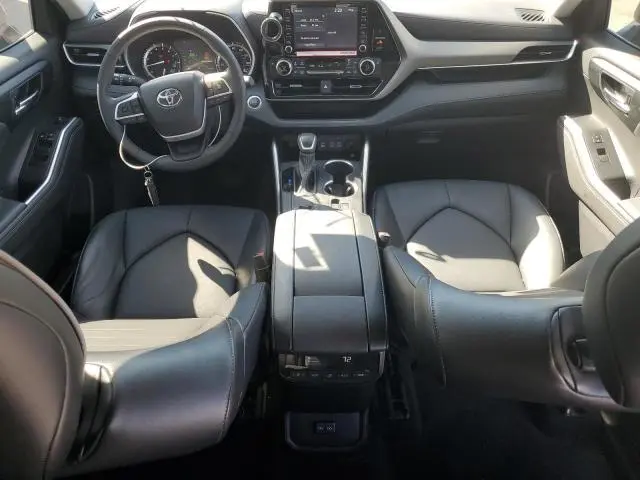 2022 TOYOTA HIGHLANDER XLE  