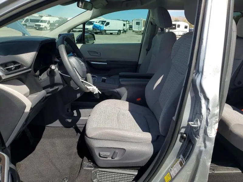 2021 TOYOTA SIENNA LE  