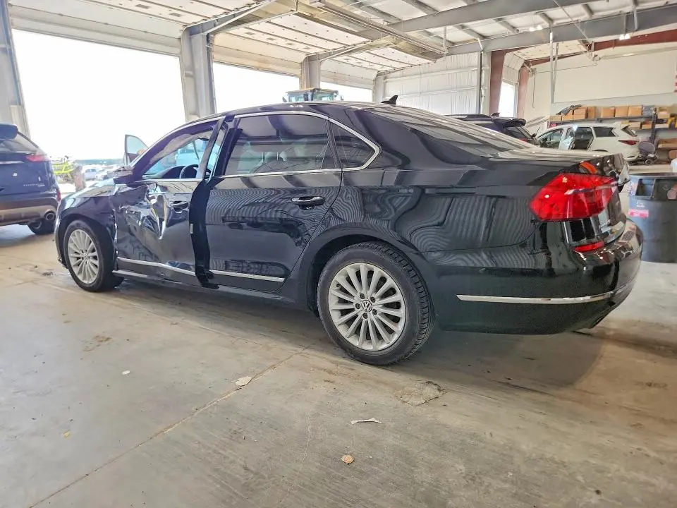 2016 VOLKSWAGEN PASSAT SE  