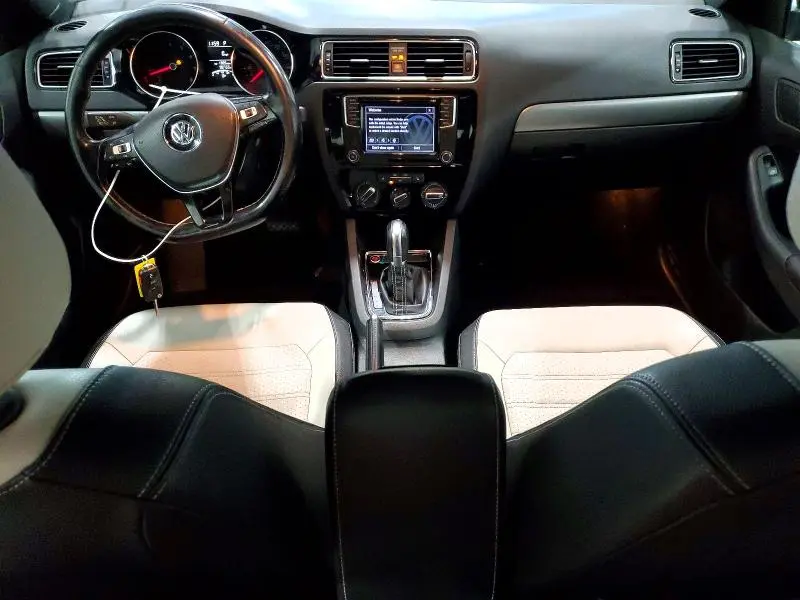 2017 VOLKSWAGEN JETTA SPORT  