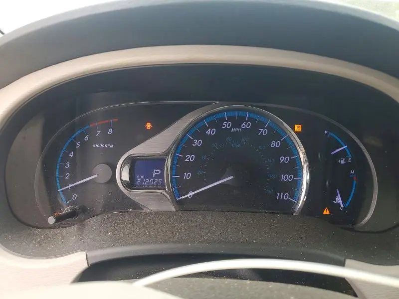 2014 TOYOTA SIENNA XLE 8-PASSENGER  