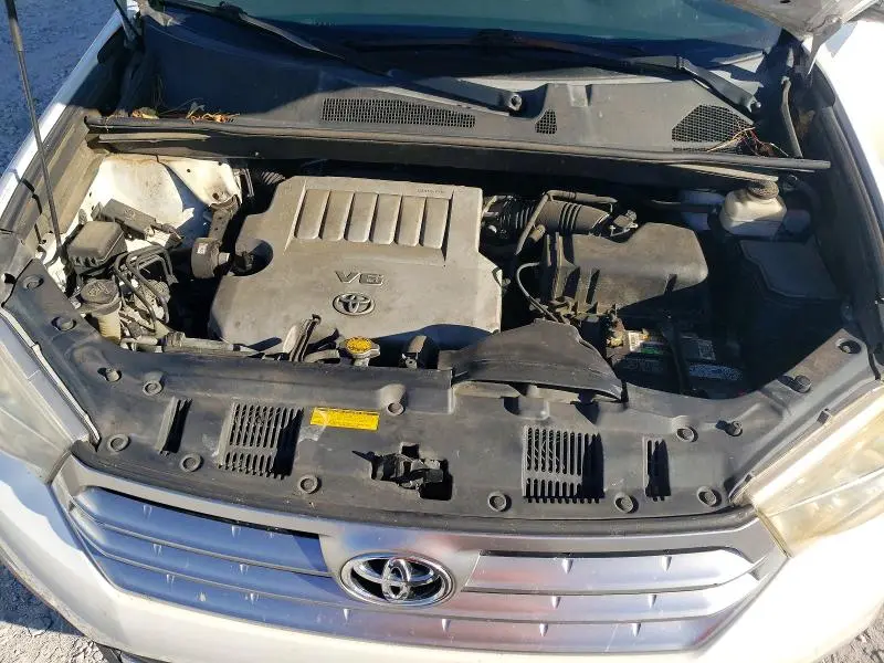2013 TOYOTA HIGHLANDER SE  
