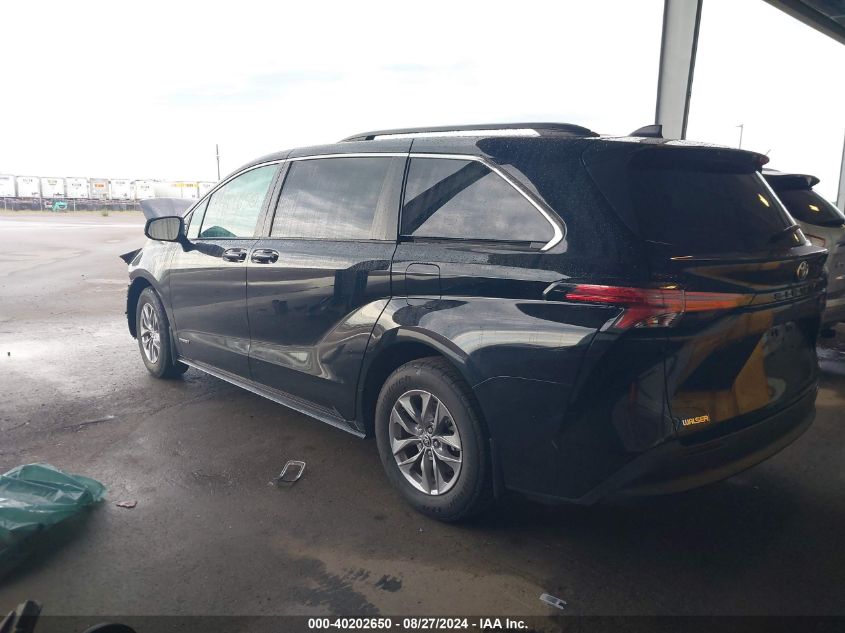 2021 TOYOTA SIENNA LE