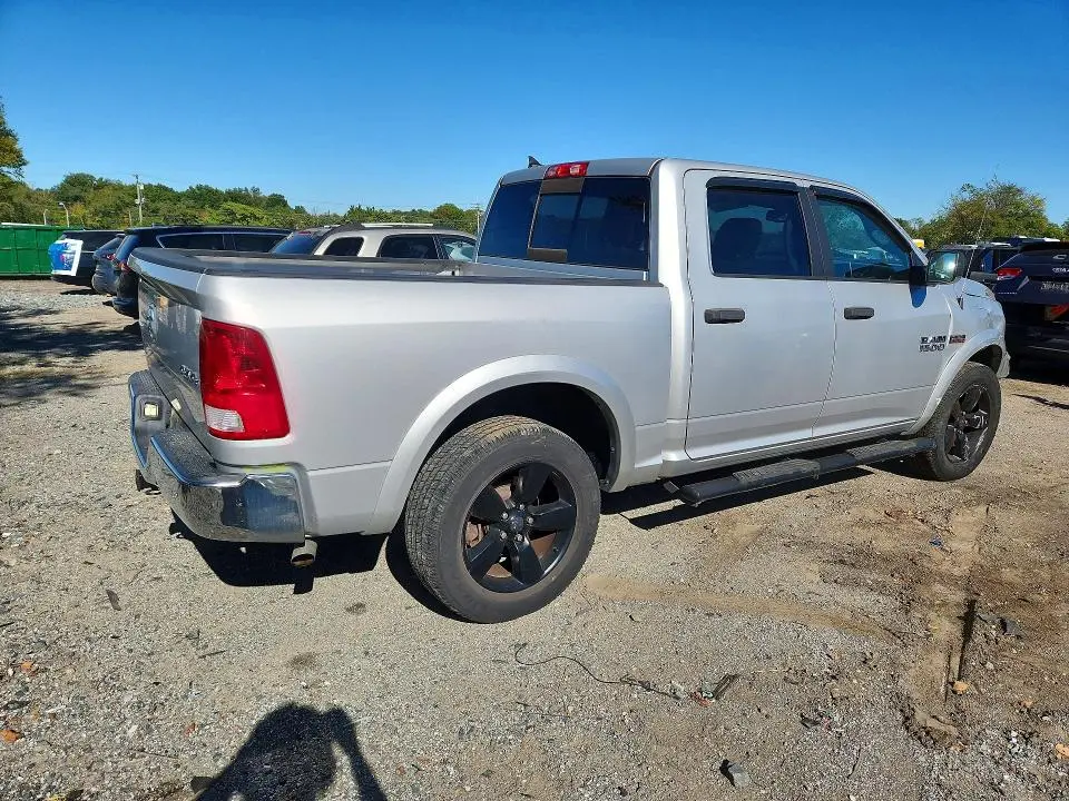 2016 RAM 1500 SLT  