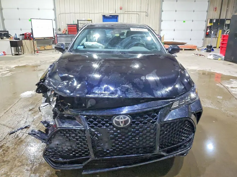 2019 TOYOTA AVALON XSE  
