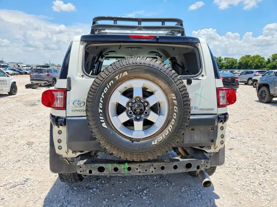 2010 TOYOTA FJ CRUISER BASE  