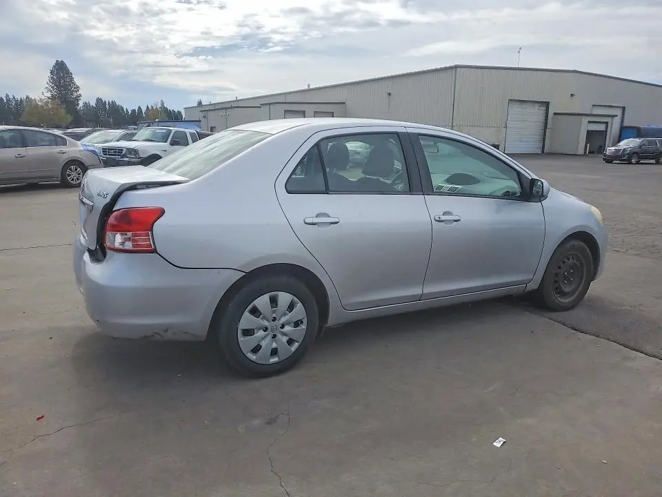 2011 TOYOTA YARIS BASE  