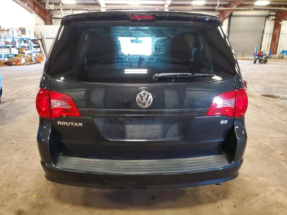 2013 VOLKSWAGEN ROUTAN SE  