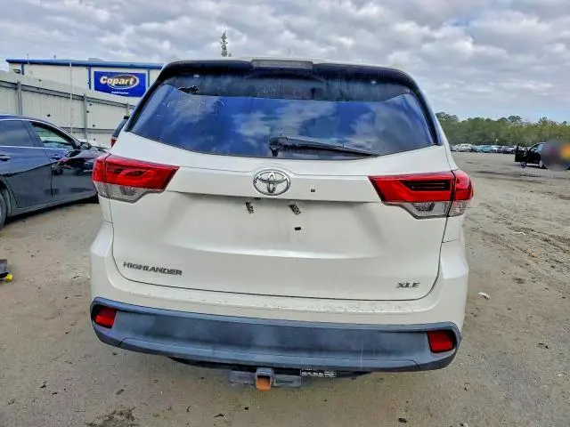 2018 TOYOTA HIGHLANDER SE  