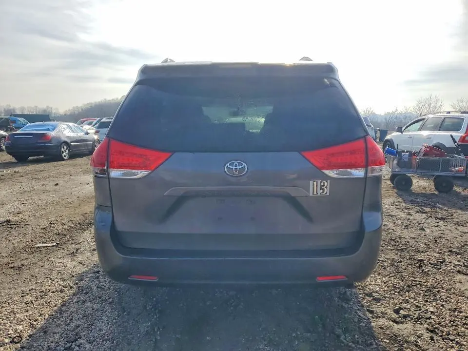 2012 TOYOTA SIENNA LE 8-PASSENGER  