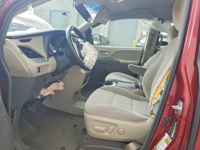 2016 TOYOTA SIENNA LE  